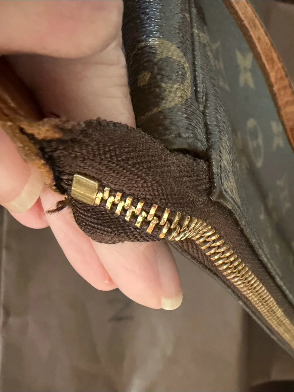 Louis Vuitton Vintage LV Monogram Pochette